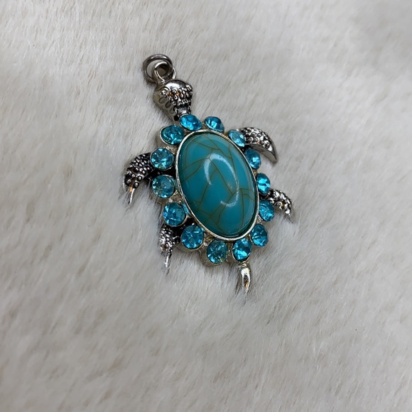 Turquoise Stone Turtle Pendant - Picture 3 of 4